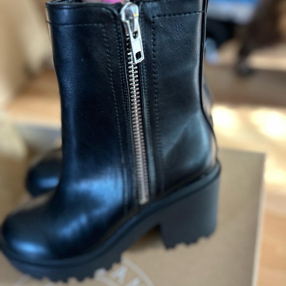 Urban Outfitters leather boots - Picture 3 of 7